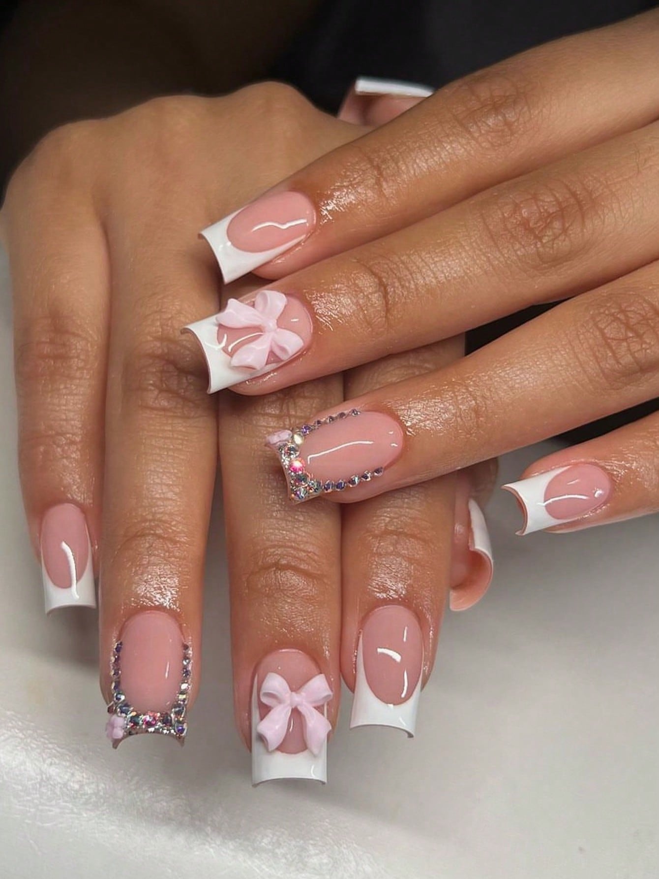 Faux ongles mi-long avec accessoires