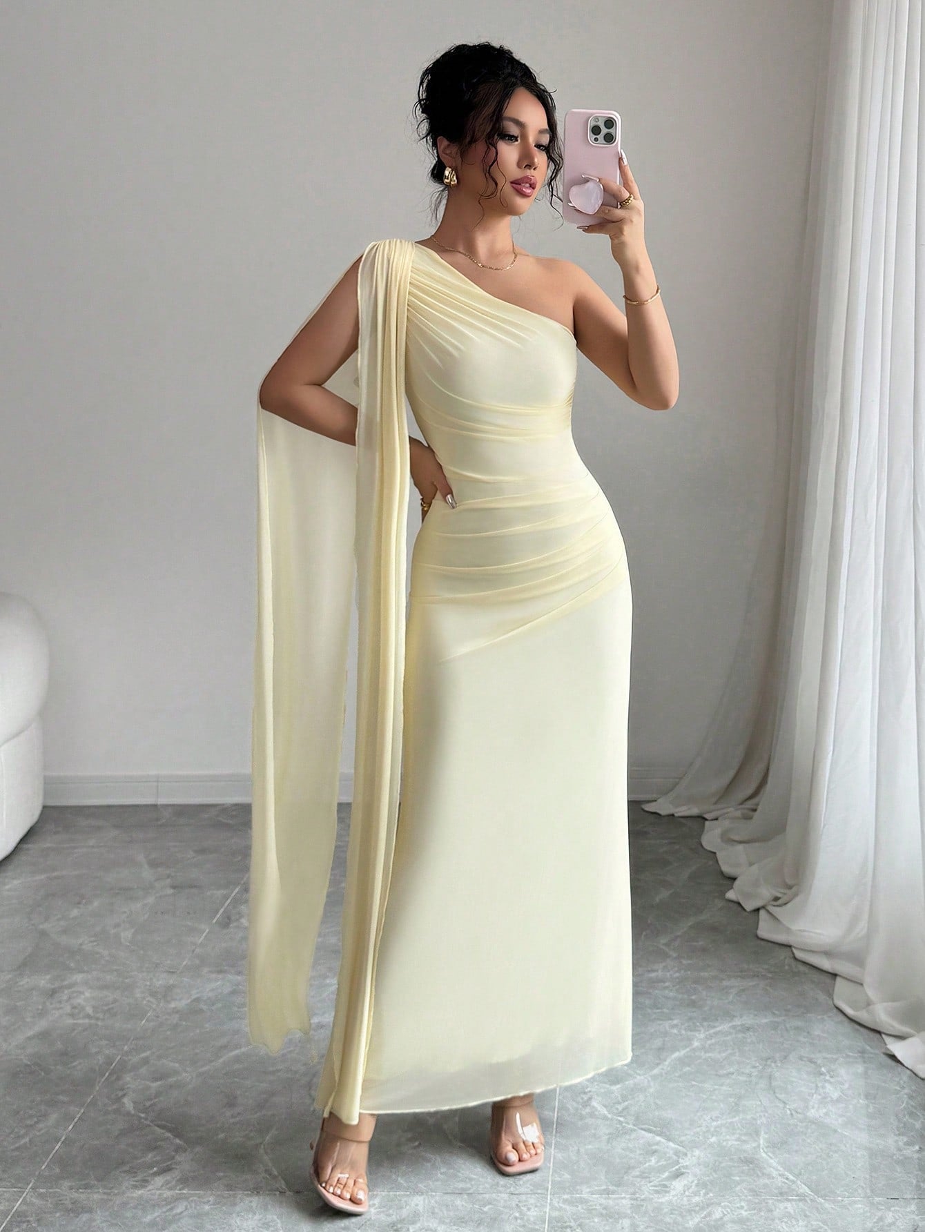 Robe longue une manche longue