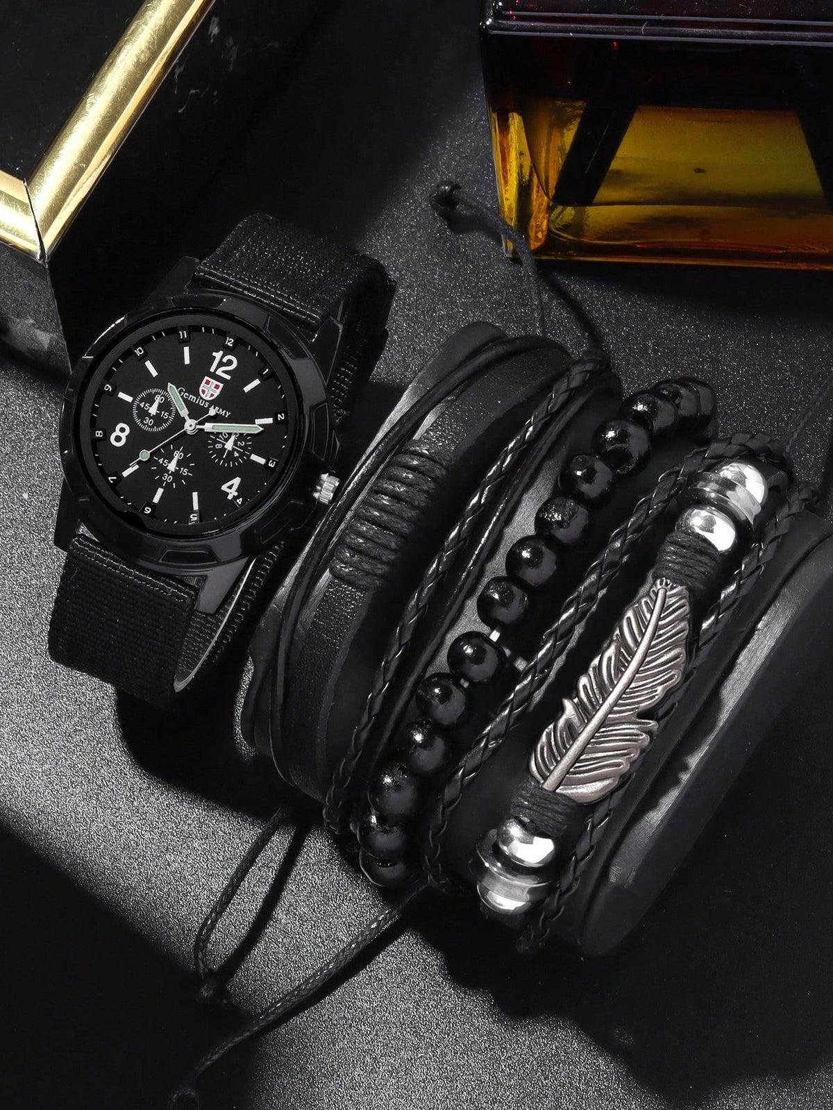 Ensemble de montres pour hommes 4 pièces/ensemble, montre à quartz à la mode + ensemble de bracelets polyvalents, cadran rond classique, bracelet en nylon confortable, adapté à un port quotidien