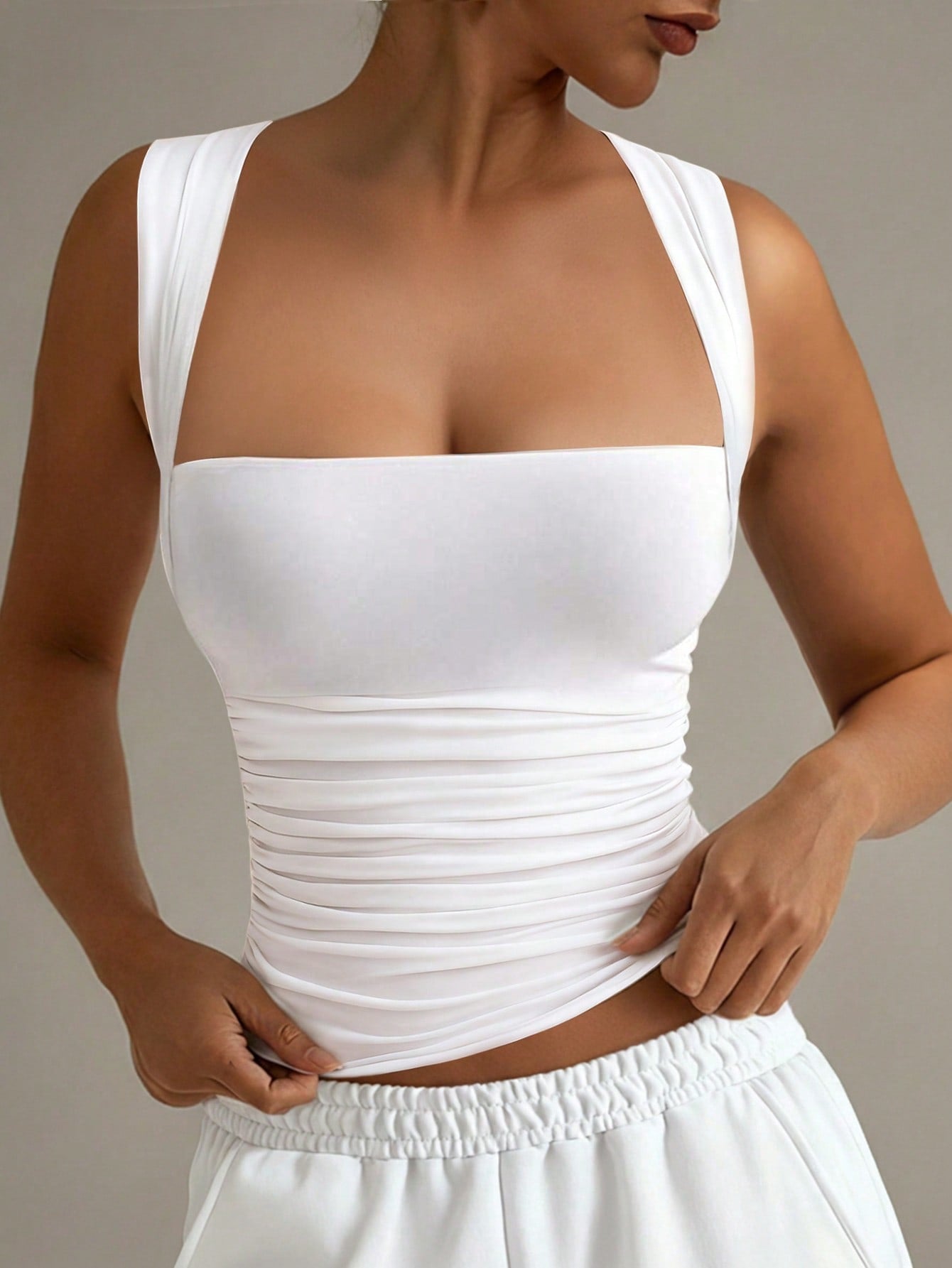 Bodie sans manche slim plissé